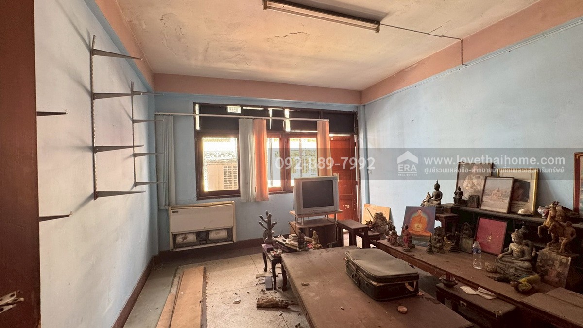 ขายตึกแถว 3.5 ชั้น ถนนนิคมรถไฟ อยู่ในตัวเมืองมหาชัย สมุทรสาคร พื้นที่ 15.4 ตรว. ใกล้แลนด์มาร์ค มหาชัย ราคาถูก ทำเลดี