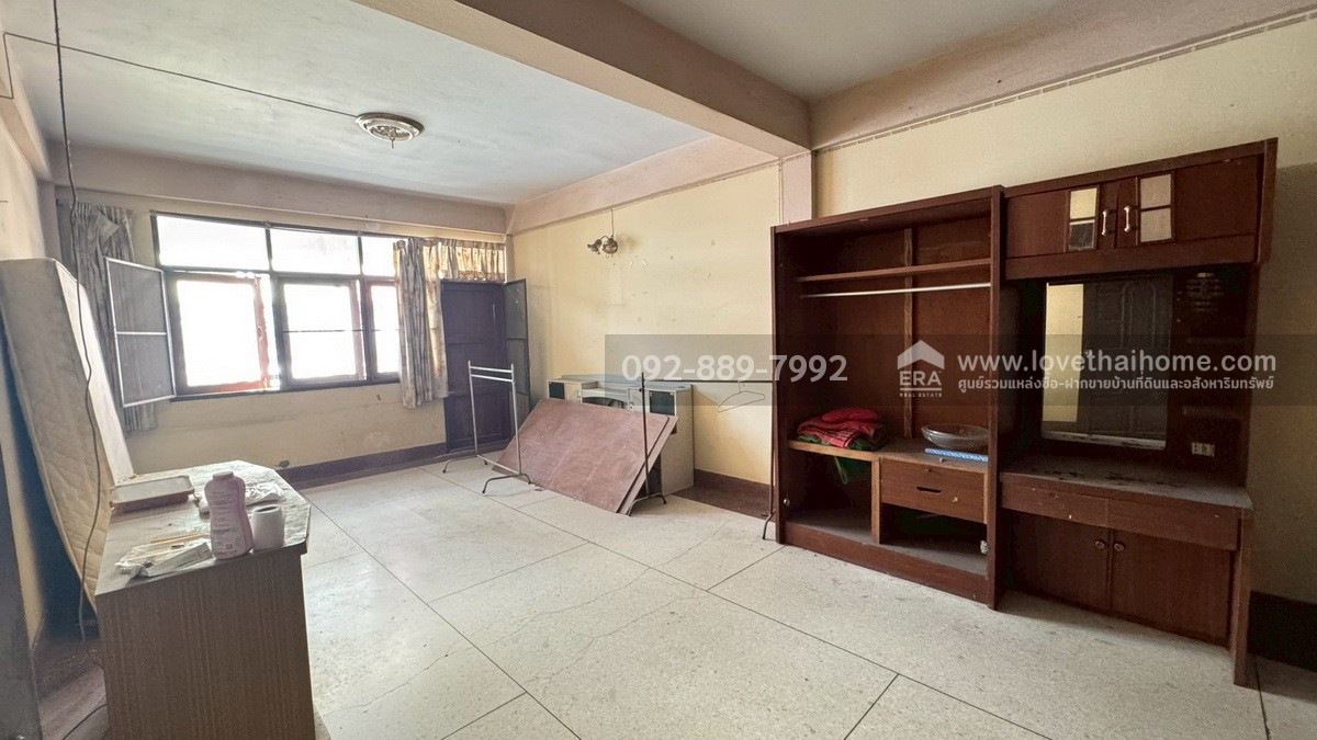 ขายตึกแถว 3.5 ชั้น ถนนนิคมรถไฟ อยู่ในตัวเมืองมหาชัย สมุทรสาคร พื้นที่ 15.4 ตรว. ใกล้แลนด์มาร์ค มหาชัย ราคาถูก ทำเลดี