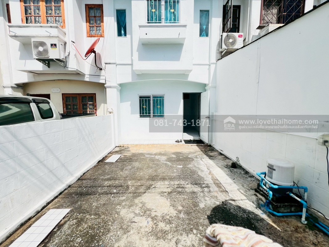 ขายทาวน์เฮ้าส์ ลำลูกกา ซอยเปียร์นนท์ หมู่บ้านอู่ทองเพลส โครงการ2 บ้านสภาพดี พร้อมเข้าอยู่ ต้นโครงการ 300 เมตรจากหน้าหมู่บ้าน ถนนเมน ใกล้รพ.สินแพทย์ ลำลูกกา พื้นที่ 16 ตรว. ขายถูกมากมาก