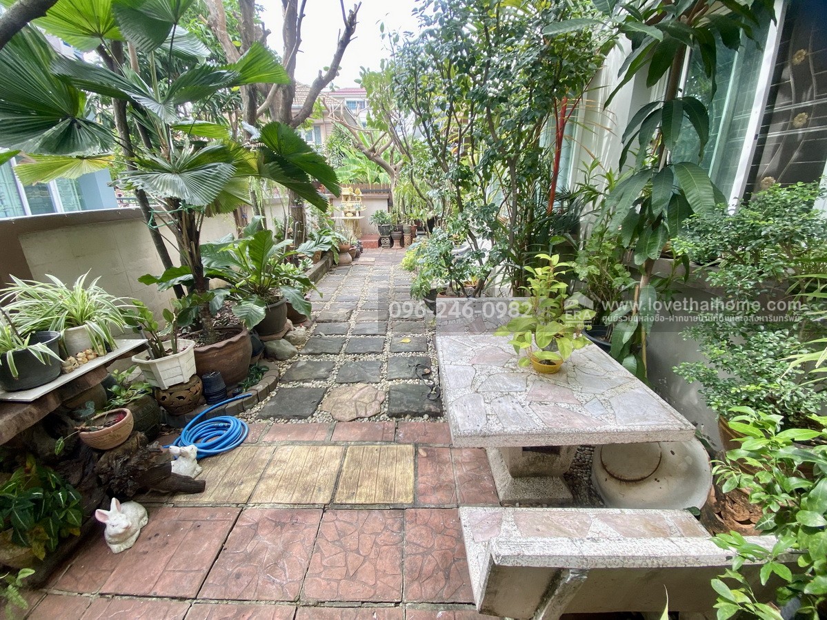 ขายบ้านเดี่ยวไพรเวท รามอินทรา ถ.ปัญญาอินทรา พื้นที่ 74 ตรว. ราคาเพียง 5.9 ล้านบาท ต่อเติมบ้านไปอีกกว่า 5 ล้านบาท บ้านสวยหิ้วกระเป๋าเข้าอยู่ได้เลย หมู่บ้านสงบ ร่มรื่น เหมาะมากสำหรับผู้ที่ชื่นชอบความเป็นส่วนตัว