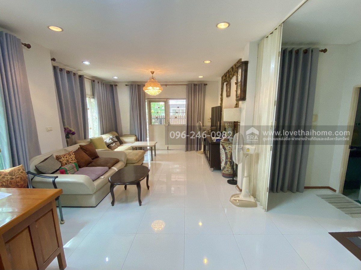 ขายบ้านเดี่ยวไพรเวท รามอินทรา ถ.ปัญญาอินทรา พื้นที่ 74 ตรว. ราคาเพียง 5.9 ล้านบาท ต่อเติมบ้านไปอีกกว่า 5 ล้านบาท บ้านสวยหิ้วกระเป๋าเข้าอยู่ได้เลย หมู่บ้านสงบ ร่มรื่น เหมาะมากสำหรับผู้ที่ชื่นชอบความเป็นส่วนตัว