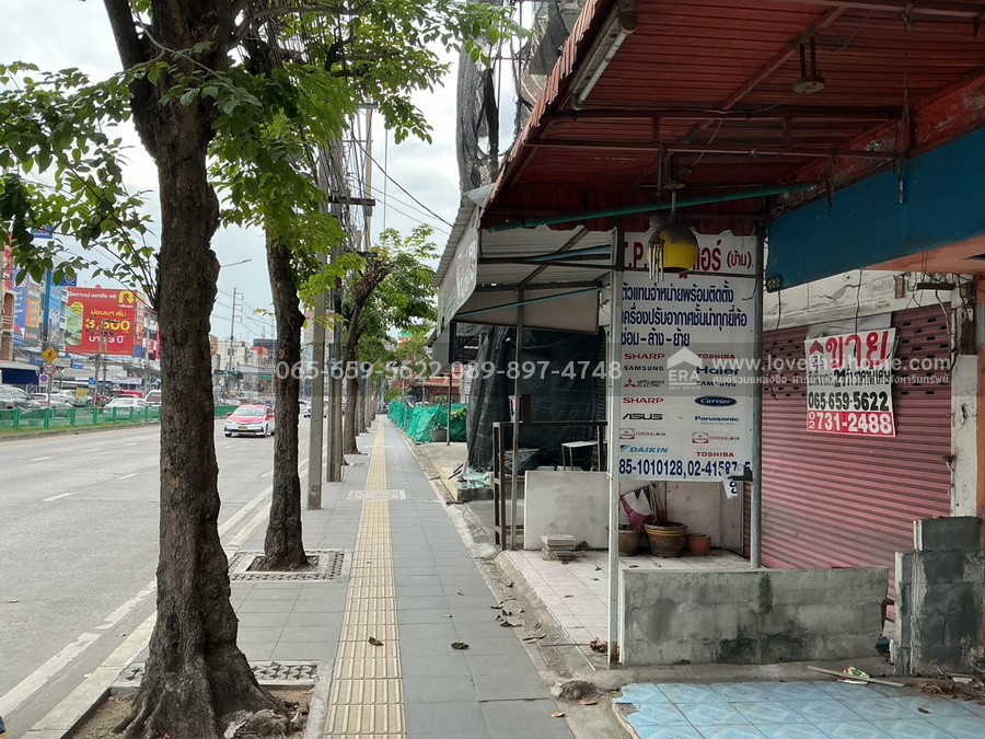 ขายตึกแถว ติดริมถนนใหญ่เอกชัย-บางบอน บางขุนเทียน ทำเลเยี่ยม พื้นที่ 21 ตร.วา ใกล้ห้างบิ๊กซีบางบอน ขายถูกมากๆ ราคานี้หาไม่ได้แล้วในย่านนี้ รีบตัดสินใจเป็นเจ้าของด่วน
