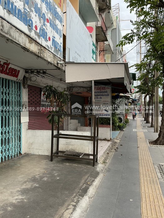 ขายตึกแถว ติดริมถนนใหญ่เอกชัย-บางบอน บางขุนเทียน ทำเลเยี่ยม พื้นที่ 21 ตร.วา ใกล้ห้างบิ๊กซีบางบอน ขายถูกมากๆ ราคานี้หาไม่ได้แล้วในย่านนี้ รีบตัดสินใจเป็นเจ้าของด่วน