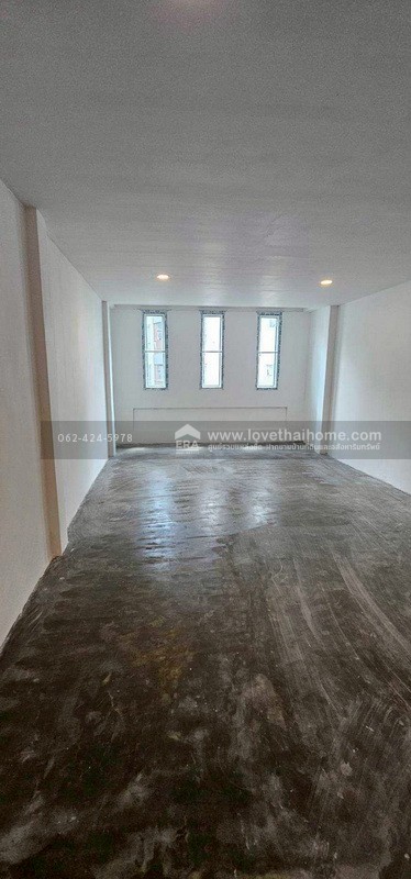 ขายตึกแถว 4 ชั้น ซ.รามคำแหง12 พื้นที่ 16 ตรว. รีโนเวทใหม่ทั้งหลัง เหมาะสำหรับทำออฟฟิศหรือพักอาศัย ราคาต่อรองได้