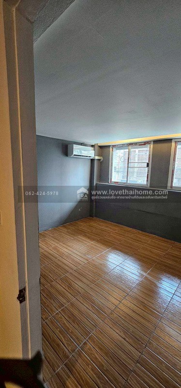 ขายตึกแถว 4 ชั้น ซ.รามคำแหง12 พื้นที่ 16 ตรว. รีโนเวทใหม่ทั้งหลัง เหมาะสำหรับทำออฟฟิศหรือพักอาศัย ราคาต่อรองได้