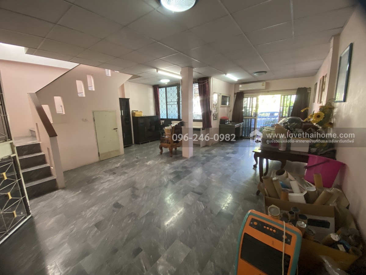 ขายทาวน์เฮ้าส์ ลำลูกกา49-คลอง4 เพ็ญพิชา ซ.4 หมู่บ้านคัทลียาวิลล์ ปทมุธานี พื้นที่ 21 ตรว. ขายเพียง 1.89 ล้านบาท ราคาดีพร้อมอยู่ ตรงข้ามสวนสนุกหมู่บ้าน