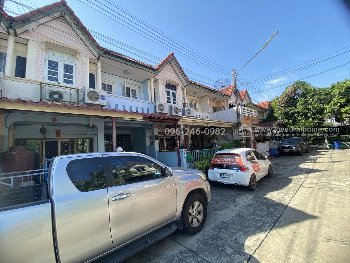 ขายทาวน์เฮ้าส์ ลำลูกกา49-คลอง4 เพ็ญพิชา ซ.4 หมู่บ้านคัทลียาวิลล์ ปทมุธานี พื้นที่ 21 ตรว. ขายเพียง 1.89 ล้านบาท ราคาดีพร้อมอยู่ ตรงข้ามสวนสนุกหมู่บ้าน