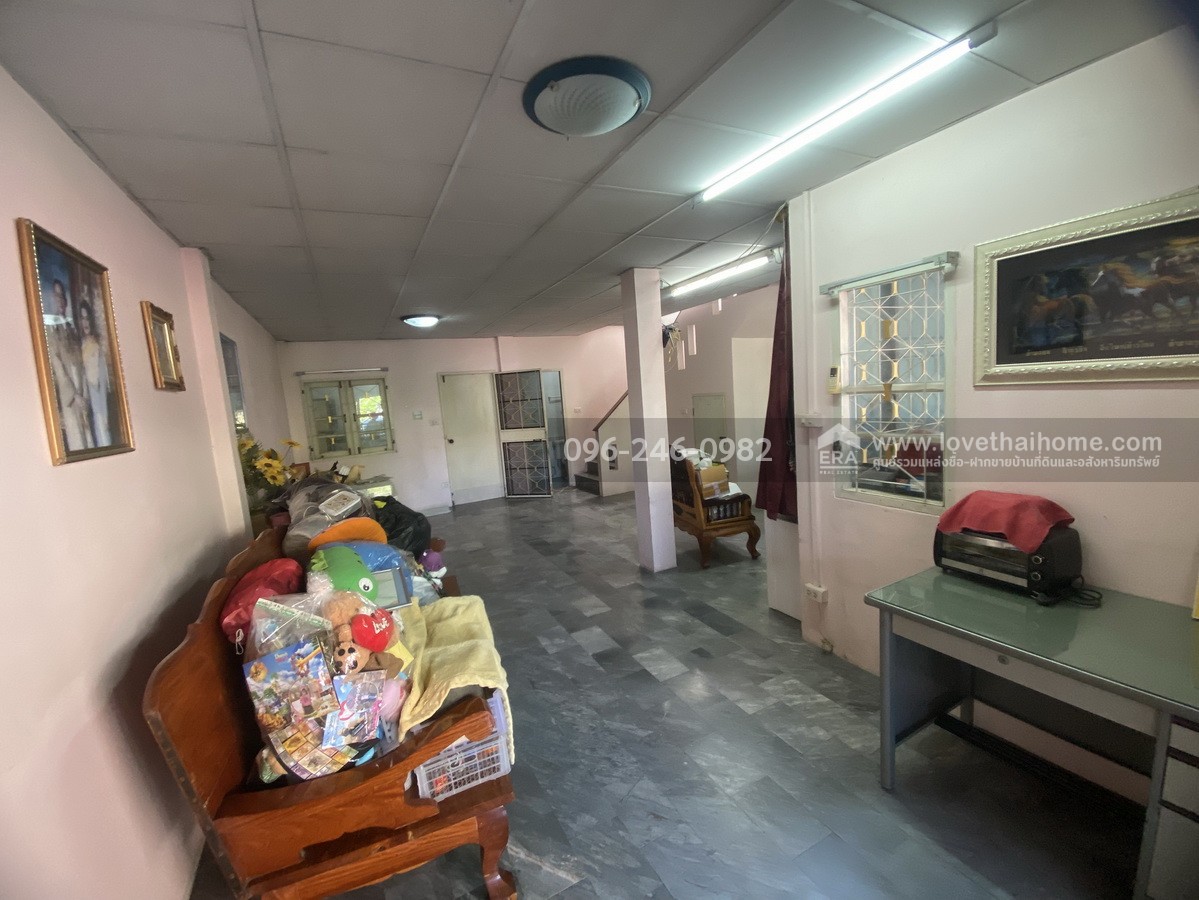 ขายทาวน์เฮ้าส์ ลำลูกกา49-คลอง4 เพ็ญพิชา ซ.4 หมู่บ้านคัทลียาวิลล์ ปทมุธานี พื้นที่ 21 ตรว. ขายเพียง 1.89 ล้านบาท ราคาดีพร้อมอยู่ ตรงข้ามสวนสนุกหมู่บ้าน