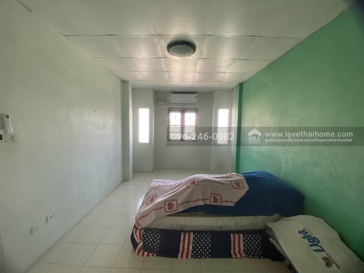 ขายทาวน์เฮ้าส์ ลำลูกกา49-คลอง4 เพ็ญพิชา ซ.4 หมู่บ้านคัทลียาวิลล์ ปทมุธานี พื้นที่ 21 ตรว. ขายเพียง 1.89 ล้านบาท ราคาดีพร้อมอยู่ ตรงข้ามสวนสนุกหมู่บ้าน