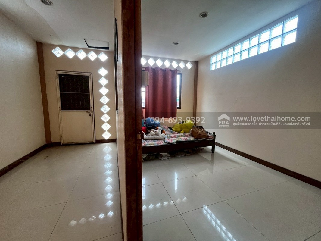 ขายทาวน์เฮ้าส์ 2 ชั้น หมู่บ้านการเคหะทุ่งสองห้อง ซอยกำแพงเพชร6 ซอย7 พื้นที่ 37.4 ตรว. ทำเลทอง ติดถนน 2 ด้าน ด้านหน้าบ้านกับหลังบ้าน คุ้มสุดๆ ราคาคุยกันได้