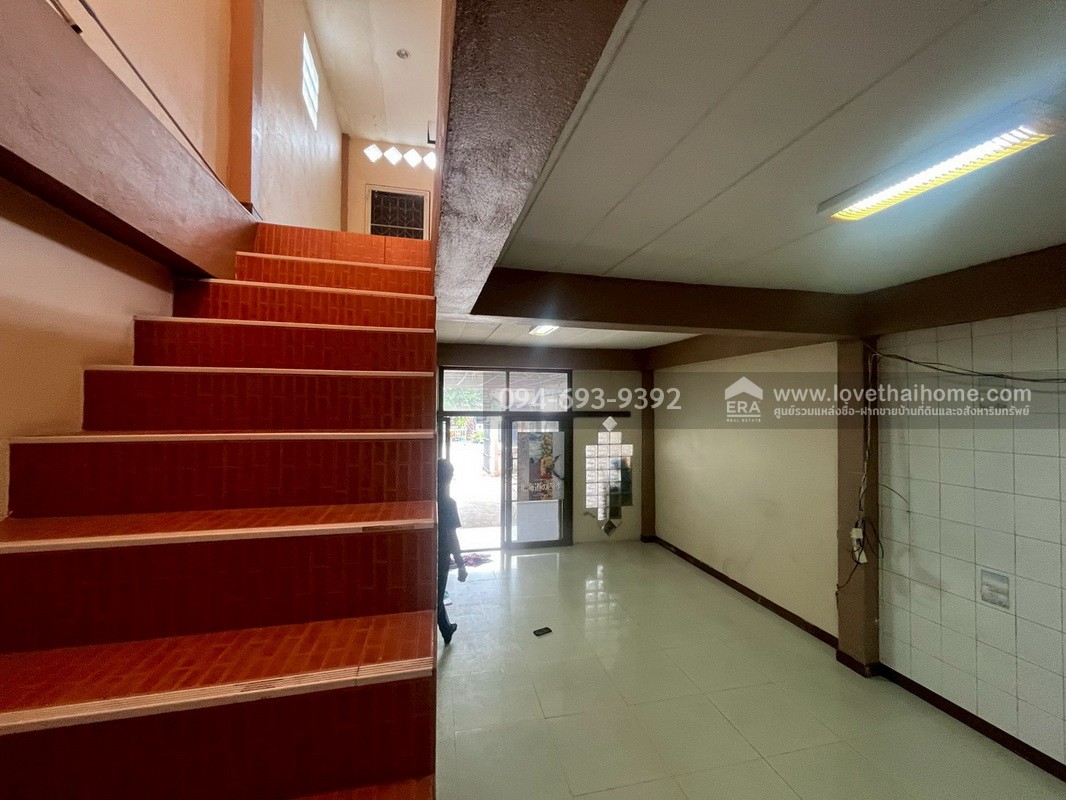 ขายทาวน์เฮ้าส์ 2 ชั้น หมู่บ้านการเคหะทุ่งสองห้อง ซอยกำแพงเพชร6 ซอย7 พื้นที่ 37.4 ตรว. ทำเลทอง ติดถนน 2 ด้าน ด้านหน้าบ้านกับหลังบ้าน คุ้มสุดๆ ราคาคุยกันได้