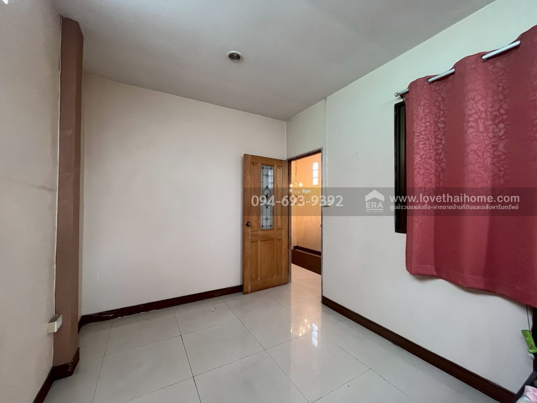 ขายทาวน์เฮ้าส์ 2 ชั้น หมู่บ้านการเคหะทุ่งสองห้อง ซอยกำแพงเพชร6 ซอย7 พื้นที่ 37.4 ตรว. ทำเลทอง ติดถนน 2 ด้าน ด้านหน้าบ้านกับหลังบ้าน คุ้มสุดๆ ราคาคุยกันได้