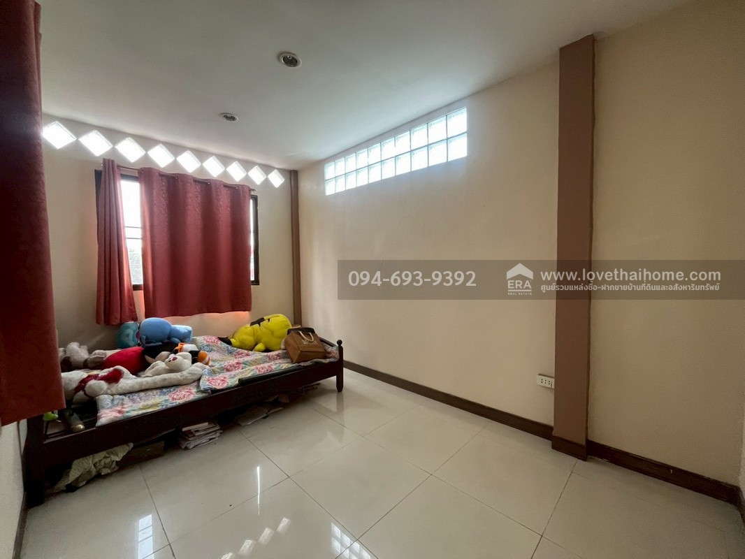 ขายทาวน์เฮ้าส์ 2 ชั้น หมู่บ้านการเคหะทุ่งสองห้อง ซอยกำแพงเพชร6 ซอย7 พื้นที่ 37.4 ตรว. ทำเลทอง ติดถนน 2 ด้าน ด้านหน้าบ้านกับหลังบ้าน คุ้มสุดๆ ราคาคุยกันได้