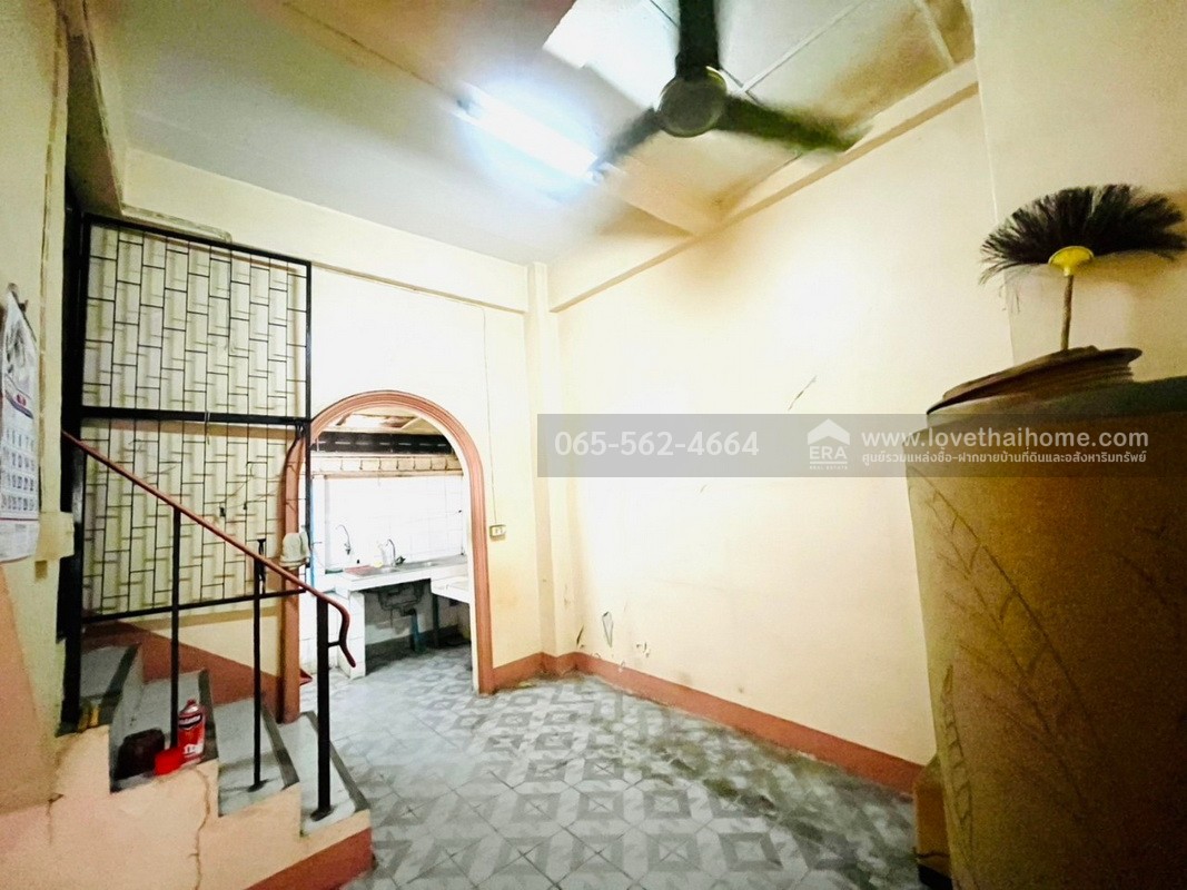 ขายตึกแถว 4 ชั้น คลองหลวง17 ม.ไวท์เฮ้าส์ คลองหลวง ปทุมธานี พื้นที่ 14 ตรว. เพียง 60 เมตร จากถนนใหญ่ ใกล้ตลาดสี่มุมเมือง