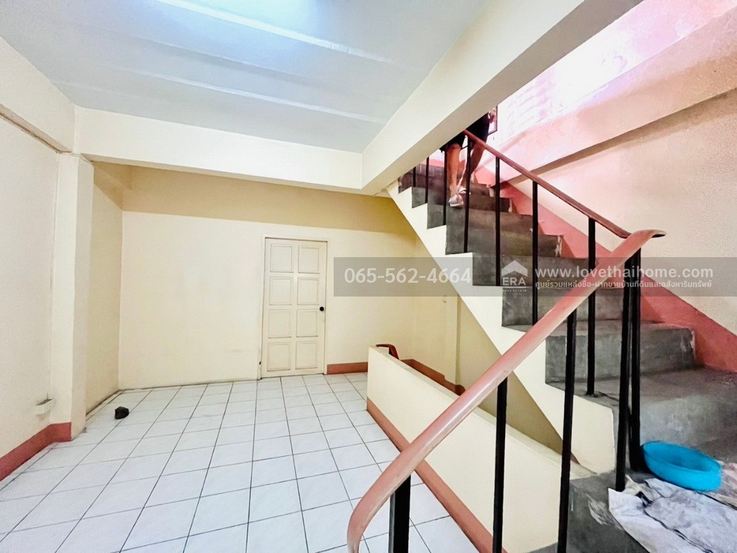 ขายตึกแถว 4 ชั้น คลองหลวง17 ม.ไวท์เฮ้าส์ คลองหลวง ปทุมธานี พื้นที่ 14 ตรว. เพียง 60 เมตร จากถนนใหญ่ ใกล้ตลาดสี่มุมเมือง