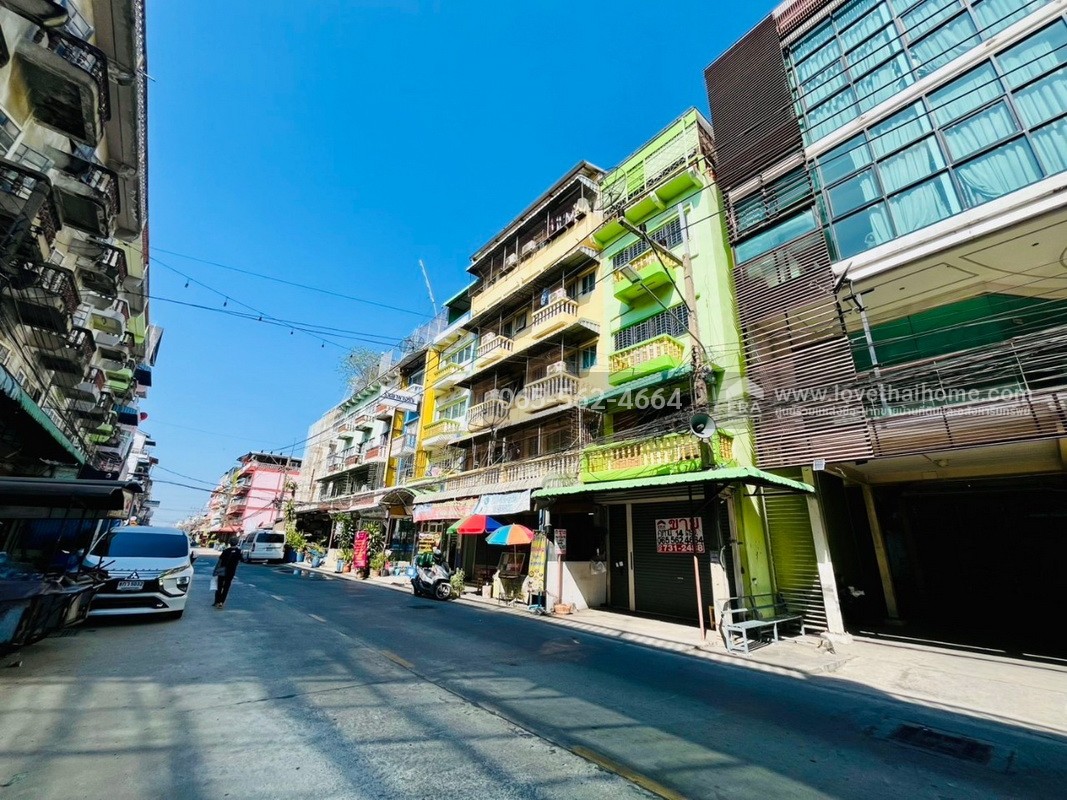 ขายตึกแถว 4 ชั้น คลองหลวง17 ม.ไวท์เฮ้าส์ คลองหลวง ปทุมธานี พื้นที่ 14 ตรว. เพียง 60 เมตร จากถนนใหญ่ ใกล้ตลาดสี่มุมเมือง