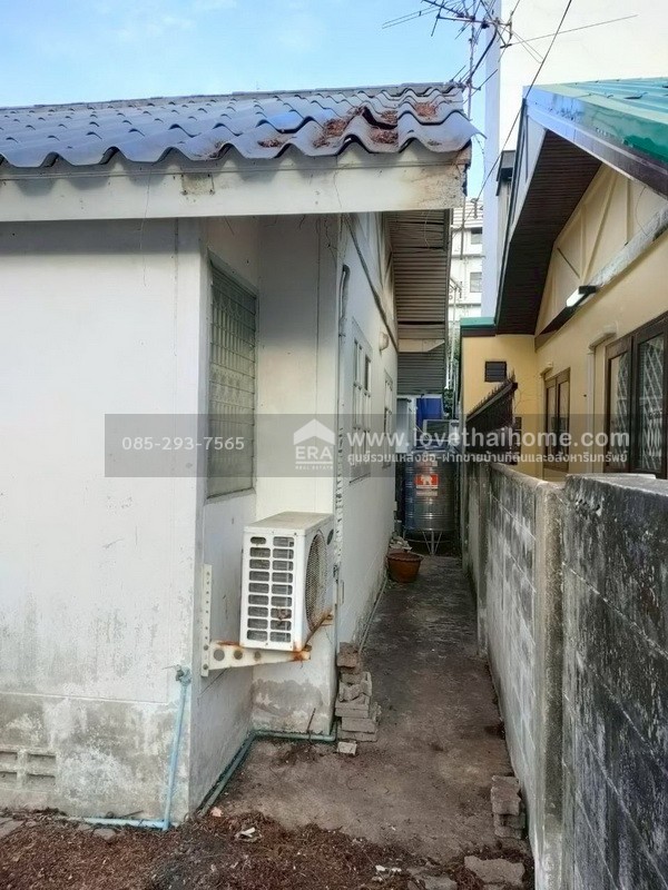 ขายบ้านเดี่ยว เทพารักษ์ หมู่บ้านทิพวัล1 พื้นที่ 54.6 ตารางวา หลังมุม ขายเพียงแค่3.75ล้านเท่านั้น ข้างในสภาพดี แค่ทาสีก็เหมือนบ้านใหม่แล้วครับ สภาพแบบนี้ ราคาเท่านี้หายากแล้วนะครับ 