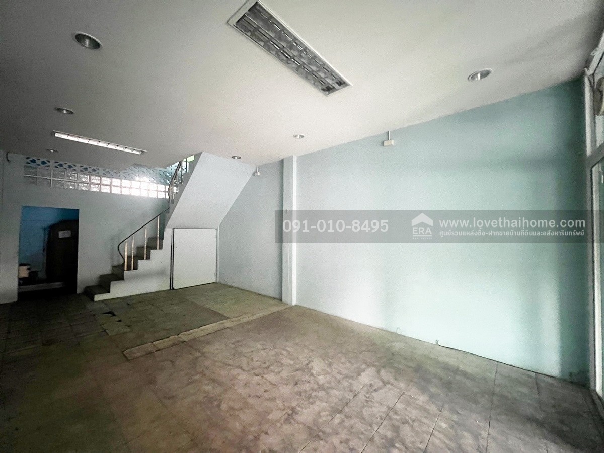 ขายอาคารพาณิชย์ ปากเกร็ด นนทบุรี ติดถนนเลี่ยงเมืองปากเกร็ด ตึก 3 คูหา 4.5 ชั้น มีดาดฟ้า 51 ตรว. หรือแบ่งขาย พร้อมผู้เช่าปัจจุบัน ราคา 12 ล้าน ราคาถูกที่สุดในย่านเลี่ยงเมืองปากเกร็ด ซื้อแล้วทำเงินได้ทันที ทำเลคุณภาพเหมาะแก่การลงทุน ราคานี้หาไม่ได้แล้ว