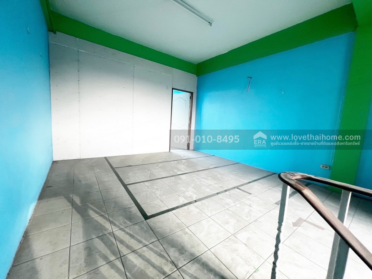 ขายอาคารพาณิชย์ ปากเกร็ด นนทบุรี ติดถนนเลี่ยงเมืองปากเกร็ด ตึก 3 คูหา 4.5 ชั้น มีดาดฟ้า 51 ตรว. หรือแบ่งขาย พร้อมผู้เช่าปัจจุบัน ราคา 12 ล้าน ราคาถูกที่สุดในย่านเลี่ยงเมืองปากเกร็ด ซื้อแล้วทำเงินได้ทันที ทำเลคุณภาพเหมาะแก่การลงทุน ราคานี้หาไม่ได้แล้ว