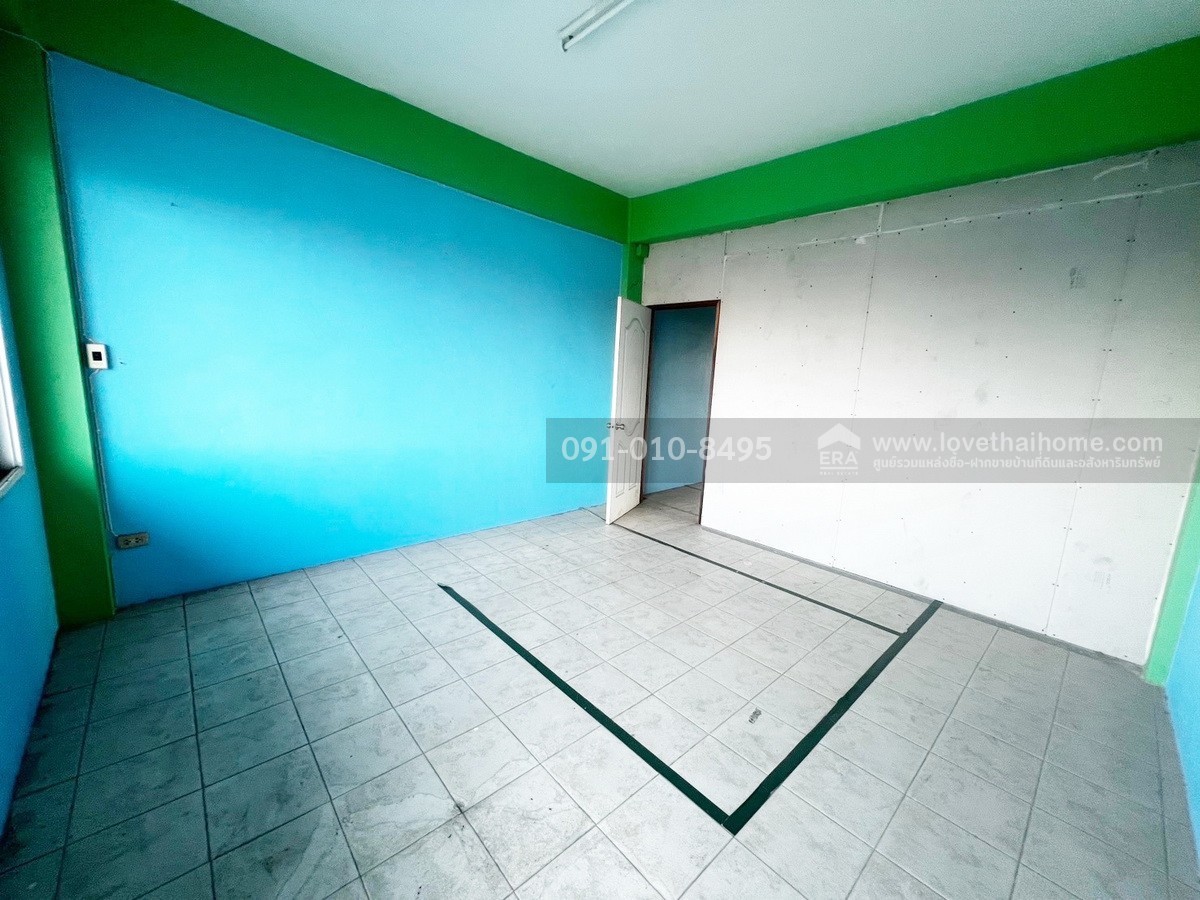 ขายอาคารพาณิชย์ ปากเกร็ด นนทบุรี ติดถนนเลี่ยงเมืองปากเกร็ด ตึก 3 คูหา 4.5 ชั้น มีดาดฟ้า 51 ตรว. หรือแบ่งขาย พร้อมผู้เช่าปัจจุบัน ราคา 12 ล้าน ราคาถูกที่สุดในย่านเลี่ยงเมืองปากเกร็ด ซื้อแล้วทำเงินได้ทันที ทำเลคุณภาพเหมาะแก่การลงทุน ราคานี้หาไม่ได้แล้ว