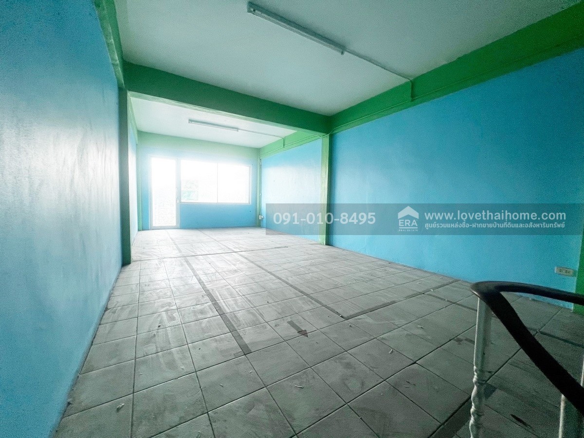 ขายอาคารพาณิชย์ ปากเกร็ด นนทบุรี ติดถนนเลี่ยงเมืองปากเกร็ด ตึก 3 คูหา 4.5 ชั้น มีดาดฟ้า 51 ตรว. หรือแบ่งขาย พร้อมผู้เช่าปัจจุบัน ราคา 12 ล้าน ราคาถูกที่สุดในย่านเลี่ยงเมืองปากเกร็ด ซื้อแล้วทำเงินได้ทันที ทำเลคุณภาพเหมาะแก่การลงทุน ราคานี้หาไม่ได้แล้ว