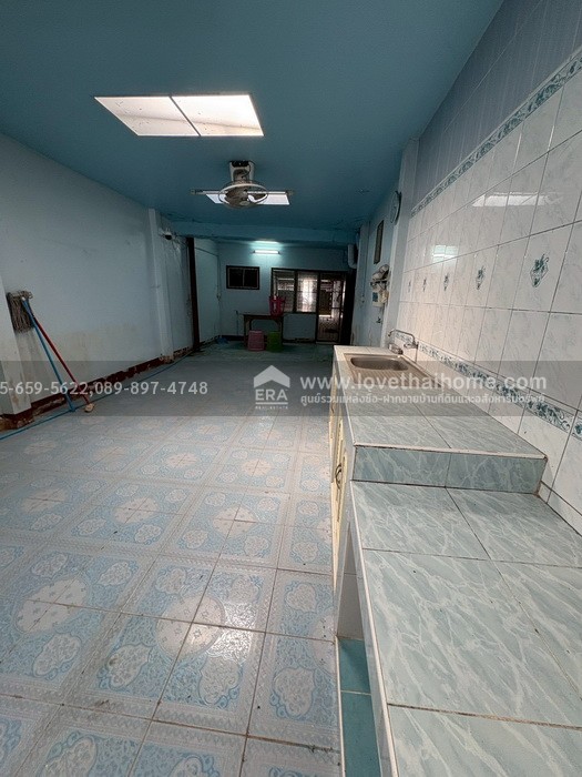 ขายอาคารพาณิชย์ เมืองเชียงใหม่ ย่านวัดเกตการาม พื้นที่ 28 ตรว. ทำเลเยี่ยมยอด ถนนสายวัฒนธรรมของเชียงใหม่ ขายราคาถูกมากเพียง 4.75 ล้าน ขอบอกจองด่วน!