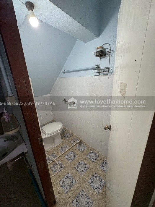 ขายอาคารพาณิชย์ เมืองเชียงใหม่ ย่านวัดเกตการาม พื้นที่ 28 ตรว. ทำเลเยี่ยมยอด ถนนสายวัฒนธรรมของเชียงใหม่ ขายราคาถูกมากเพียง 4.75 ล้าน ขอบอกจองด่วน!