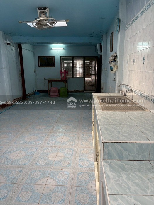 ขายอาคารพาณิชย์ เมืองเชียงใหม่ ย่านวัดเกตการาม พื้นที่ 28 ตรว. ทำเลเยี่ยมยอด ถนนสายวัฒนธรรมของเชียงใหม่ ขายราคาถูกมากเพียง 4.75 ล้าน ขอบอกจองด่วน!