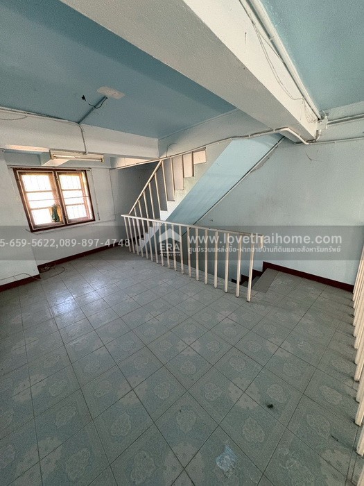 ขายอาคารพาณิชย์ เมืองเชียงใหม่ ย่านวัดเกตการาม พื้นที่ 28 ตรว. ทำเลเยี่ยมยอด ถนนสายวัฒนธรรมของเชียงใหม่ ขายราคาถูกมากเพียง 4.75 ล้าน ขอบอกจองด่วน!