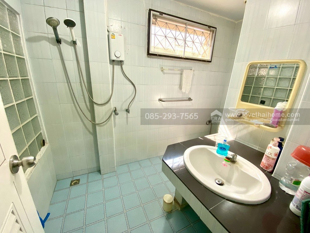 ขายบ้านเดี่ยว 2 ชั้น ซอยนวมินทร์42 พื้นที่ 95 ตารางวา ขาย 16.5 ล้านบาท ทำเลดีมาก ถนนเมน เข้าซอยเพียง 100 เมตร ใกล้เดอะมอลล์บางกะปิ