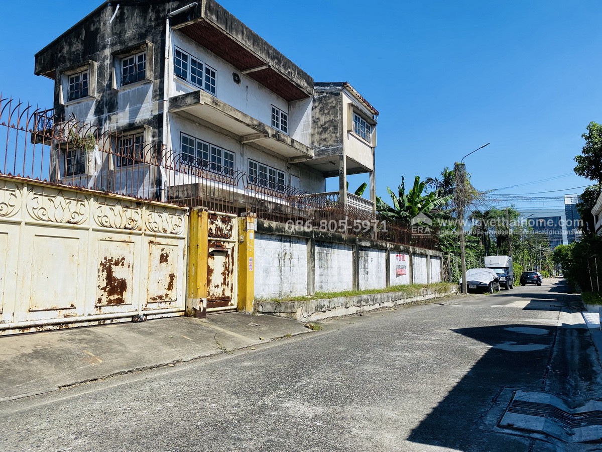 ขายที่ดินพร้อมอาคาร สุขุมวิท 60/1 (เข้าได้จากสุขุมวิท 62) 400 ตรว. ใกล้รถไฟฟ้า BTS สถานีบางจาก ขายด่วน!ราคาถูก!วาละ 172,500 บาท/ต่อรองได้ ทำเลศักยภาพย่านสุขุมวิท เหมาะสำหรับนักลงทุนที่มองหาที่ดินสุขุมวิทในราคาคุ้มค่า