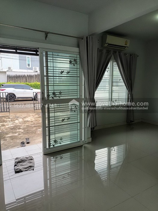 ขายทาวน์เฮ้าส์ เดอะคัลเลอร์ส 2 รังสิต-ลำลูกกา คลอง 4 ปทุมธานี พื้นที่20ตรว. ราคา1.95ล้าน หั่นราคาสุดๆ ถนนเมนเข้าไม่ลึก ใกล้โรงเรียนบีคอนเฮ้าส์แย้มสอาดรังสิต มาเป็นเจ้าของด่วน!