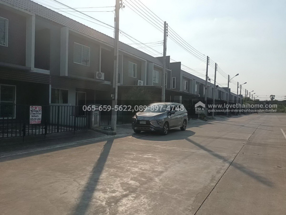 ขายทาวน์เฮ้าส์ เดอะคัลเลอร์ส 2 รังสิต-ลำลูกกา คลอง 4 ปทุมธานี พื้นที่20ตรว. ราคา1.95ล้าน หั่นราคาสุดๆ ถนนเมนเข้าไม่ลึก ใกล้โรงเรียนบีคอนเฮ้าส์แย้มสอาดรังสิต มาเป็นเจ้าของด่วน!