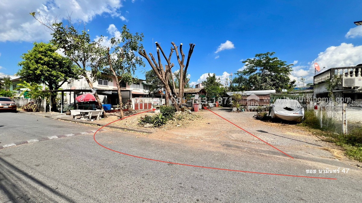 ขายทาวน์เฮ้าส์ 2 ชั้น ซอยนวมินทร์47 หลังสำนักงานที่ดินบางกะปิ พื้นที่ 23 ตรว. หน้าบ้านมีที่จอดรถ ขายถูกมาก 1.8 ล้านบาท ทำเลดี ใกล้สวนนวมินทร์ภิรมย์และเดอะมอลล์บางกะปิ