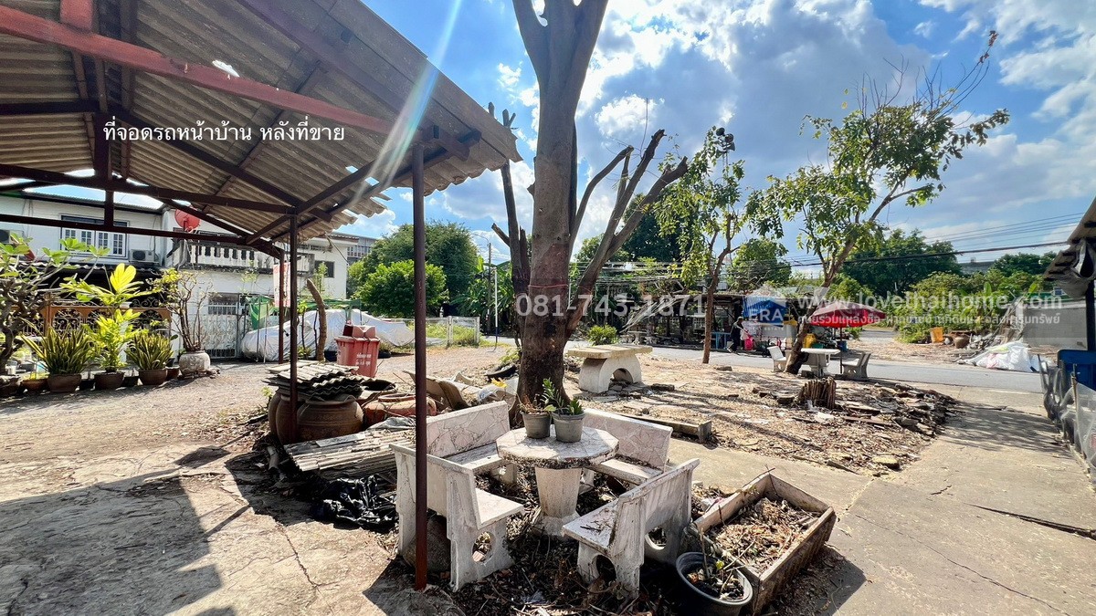 ขายทาวน์เฮ้าส์ 2 ชั้น ซอยนวมินทร์47 หลังสำนักงานที่ดินบางกะปิ พื้นที่ 23 ตรว. หน้าบ้านมีที่จอดรถ ขายถูกมาก 1.8 ล้านบาท ทำเลดี ใกล้สวนนวมินทร์ภิรมย์และเดอะมอลล์บางกะปิ