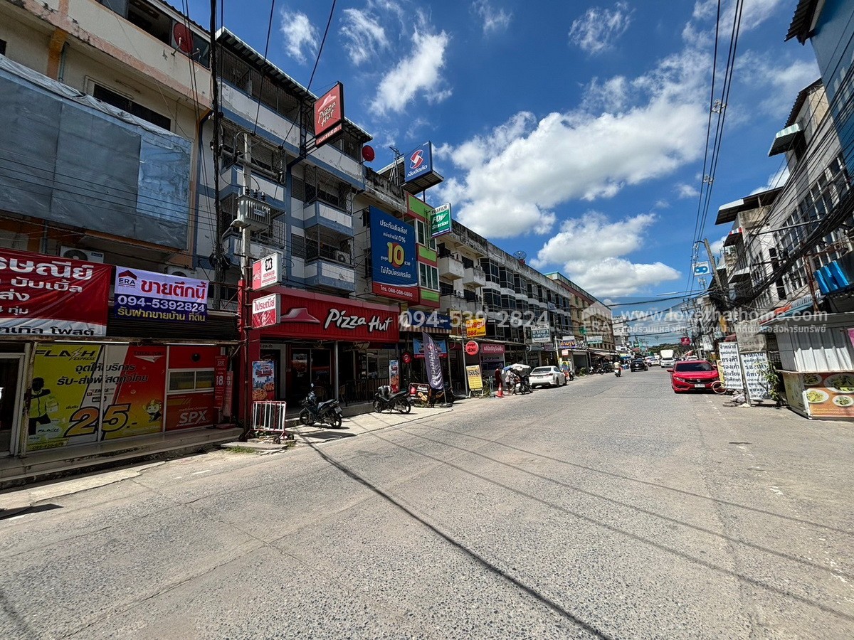 ขายตึกแถว 3 ชั้น คลองหลวง หมู่บ้านพรธิสาร3 ถ.เลียบคลองหก รังสิต-ปทุมธานี พื้นที่19.3ตรว. อยู่ติดถนนเมนหลัก ทำเลดีมาก เหมาะค้าขายหรือประกอบธุรกิจ ราคา4.6ล้าน ขายถูกสุดในย่านนั้น ใกล้ ม.เทคโนโลยีธัญบุรี เพียง 300 เมตร