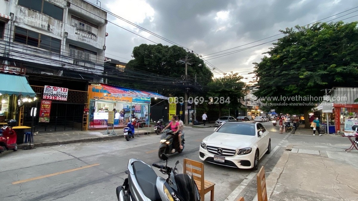 ขายตึกแถว4.5ชั้น ลาดพร้าว107 ใกล้มหาลัย RBAC ซ.ดีสมโชค ค้าขายได้ 24 ชม. พื้นที่20.4ตรว. ราคา4.6ล้าน ราคานี้ถ้าเทียบกับตึกแถวที่อยู่ย่านลาดพร้าวและบางกะปิ ราคาถูกมาก หาไม่ได้แล้ว