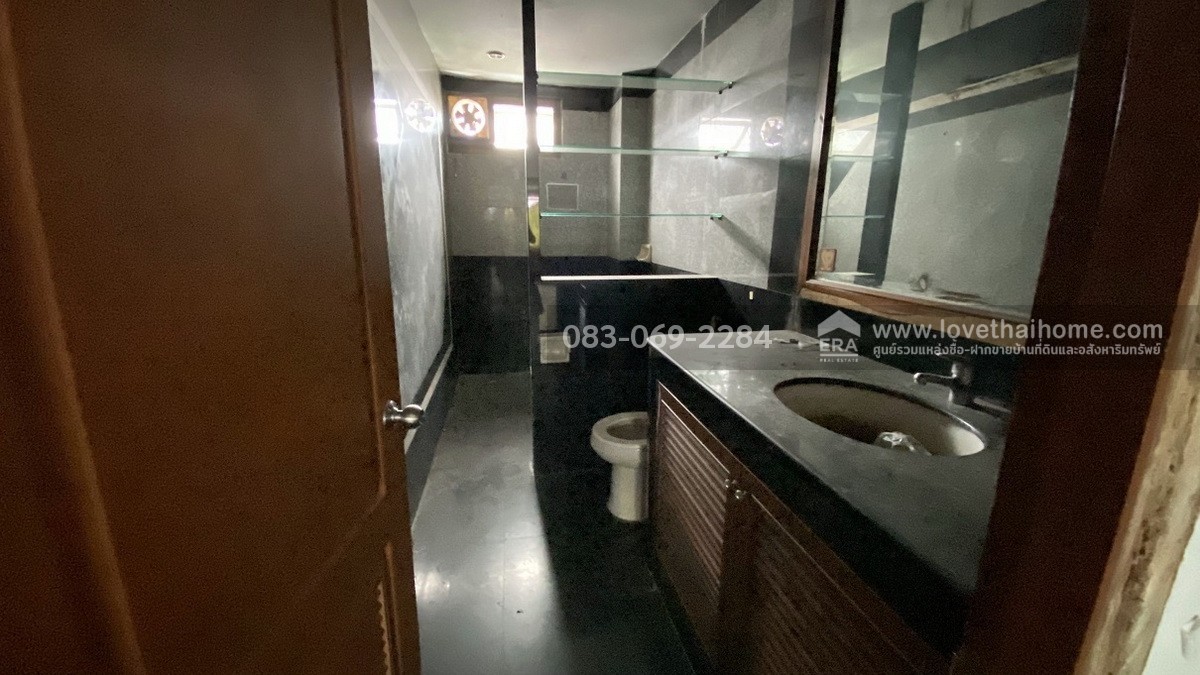 ขายตึกแถว4.5ชั้น ลาดพร้าว107 ใกล้มหาลัย RBAC ซ.ดีสมโชค ค้าขายได้ 24 ชม. พื้นที่20.4ตรว. ราคา4.6ล้าน ราคานี้ถ้าเทียบกับตึกแถวที่อยู่ย่านลาดพร้าวและบางกะปิ ราคาถูกมาก หาไม่ได้แล้ว