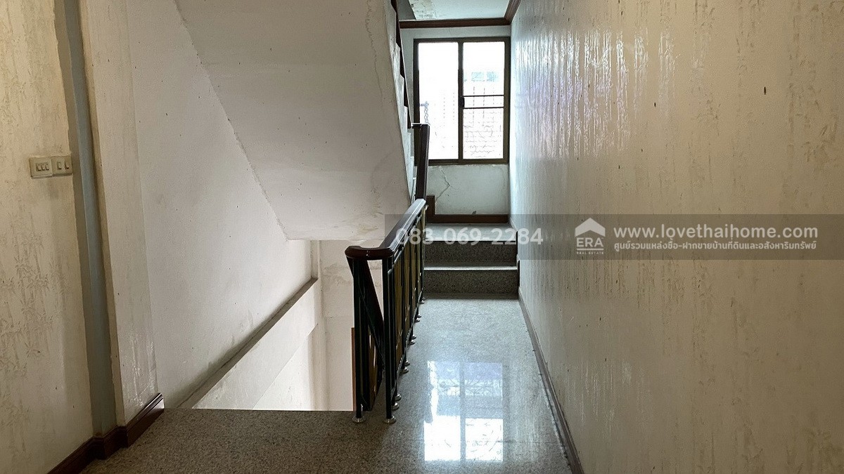 ขายตึกแถว4.5ชั้น ลาดพร้าว107 ใกล้มหาลัย RBAC ซ.ดีสมโชค ค้าขายได้ 24 ชม. พื้นที่20.4ตรว. ราคา4.6ล้าน ราคานี้ถ้าเทียบกับตึกแถวที่อยู่ย่านลาดพร้าวและบางกะปิ ราคาถูกมาก หาไม่ได้แล้ว