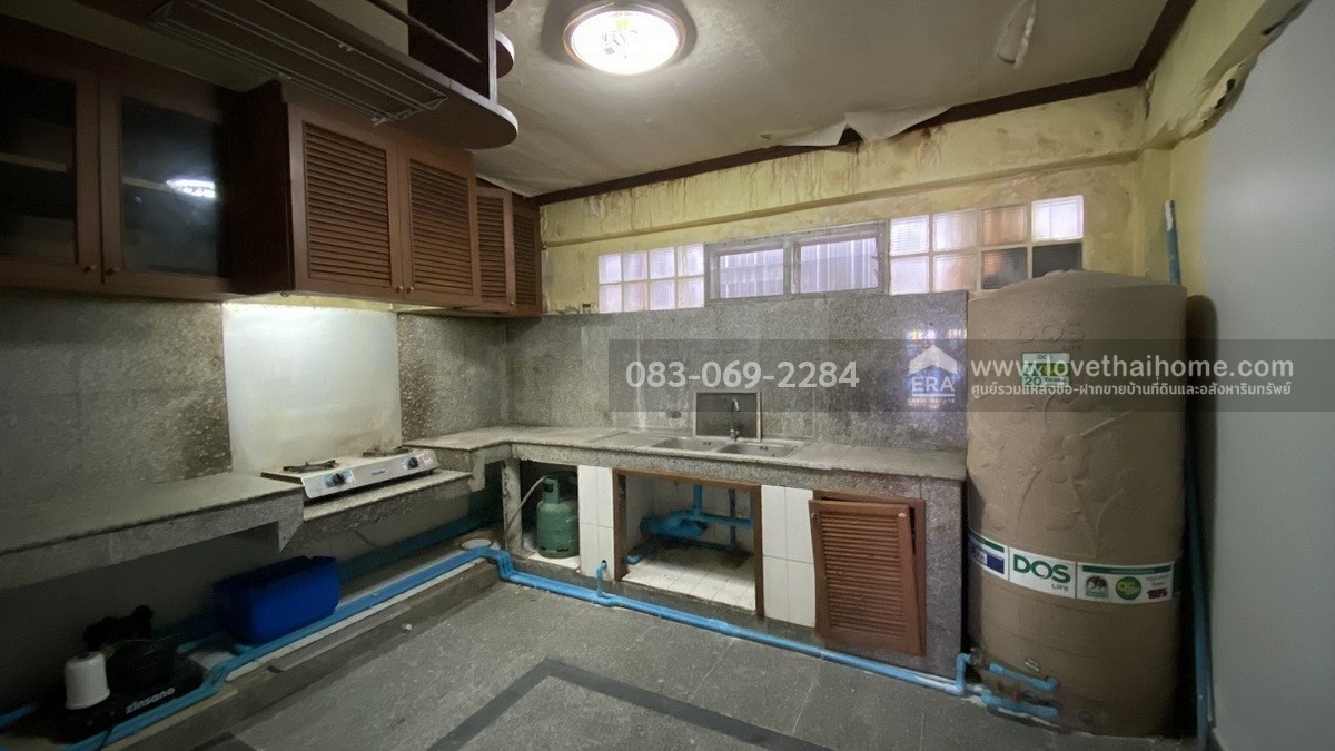 ขายตึกแถว4.5ชั้น ลาดพร้าว107 ใกล้มหาลัย RBAC ซ.ดีสมโชค ค้าขายได้ 24 ชม. พื้นที่20.4ตรว. ราคา4.6ล้าน ราคานี้ถ้าเทียบกับตึกแถวที่อยู่ย่านลาดพร้าวและบางกะปิ ราคาถูกมาก หาไม่ได้แล้ว