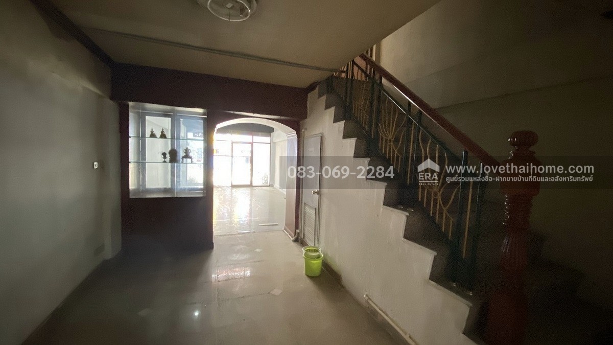 ขายตึกแถว4.5ชั้น ลาดพร้าว107 ใกล้มหาลัย RBAC ซ.ดีสมโชค ค้าขายได้ 24 ชม. พื้นที่20.4ตรว. ราคา4.6ล้าน ราคานี้ถ้าเทียบกับตึกแถวที่อยู่ย่านลาดพร้าวและบางกะปิ ราคาถูกมาก หาไม่ได้แล้ว