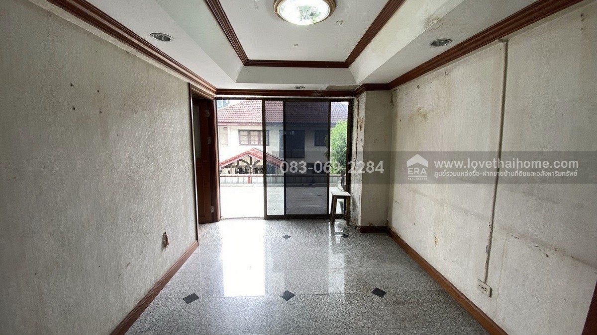 ขายตึกแถว4.5ชั้น ลาดพร้าว107 ใกล้มหาลัย RBAC ซ.ดีสมโชค ค้าขายได้ 24 ชม. พื้นที่20.4ตรว. ราคา4.6ล้าน ราคานี้ถ้าเทียบกับตึกแถวที่อยู่ย่านลาดพร้าวและบางกะปิ ราคาถูกมาก หาไม่ได้แล้ว