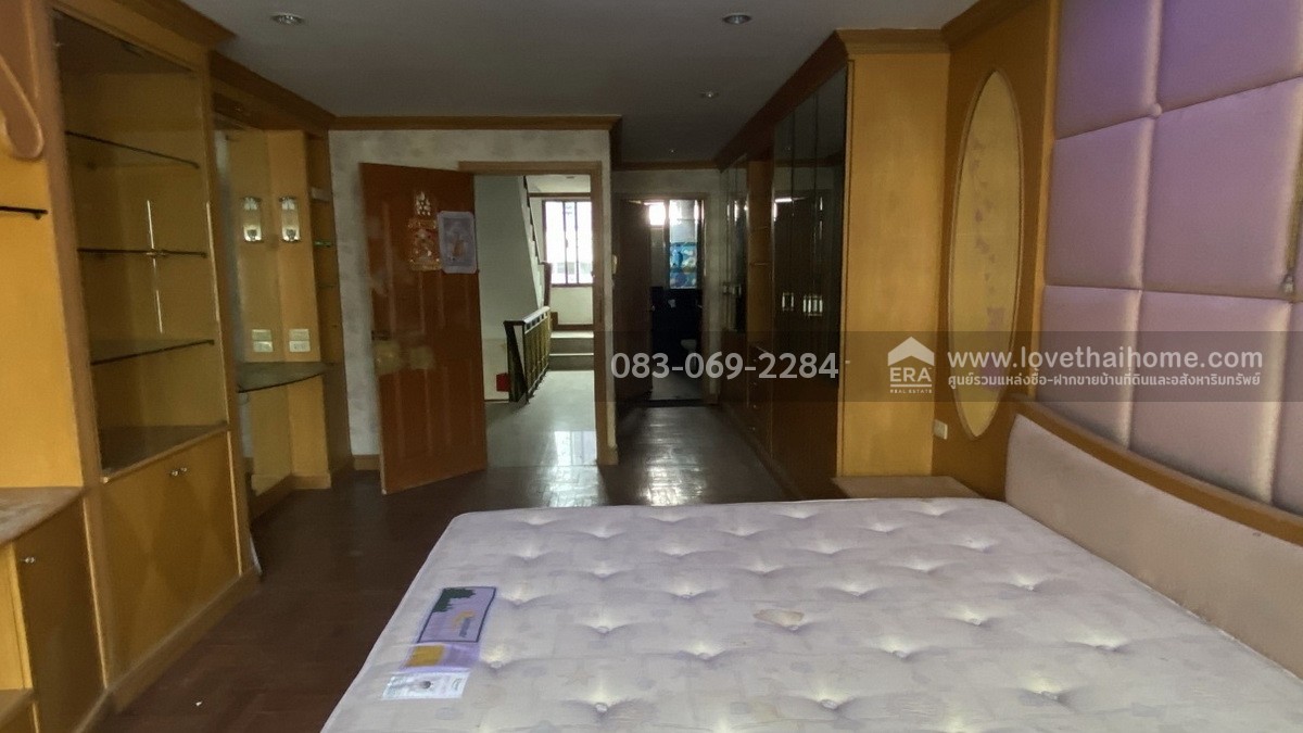 ขายตึกแถว4.5ชั้น ลาดพร้าว107 ใกล้มหาลัย RBAC ซ.ดีสมโชค ค้าขายได้ 24 ชม. พื้นที่20.4ตรว. ราคา4.6ล้าน ราคานี้ถ้าเทียบกับตึกแถวที่อยู่ย่านลาดพร้าวและบางกะปิ ราคาถูกมาก หาไม่ได้แล้ว