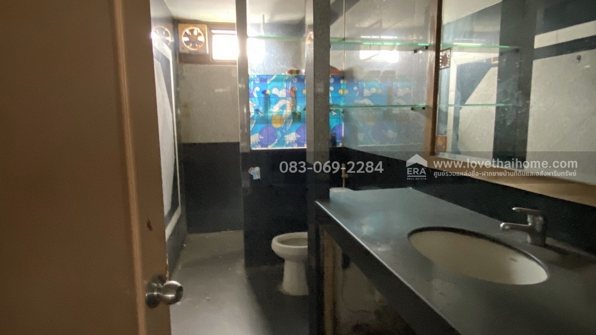 ขายตึกแถว4.5ชั้น ลาดพร้าว107 ใกล้มหาลัย RBAC ซ.ดีสมโชค ค้าขายได้ 24 ชม. พื้นที่20.4ตรว. ราคา4.6ล้าน ราคานี้ถ้าเทียบกับตึกแถวที่อยู่ย่านลาดพร้าวและบางกะปิ ราคาถูกมาก หาไม่ได้แล้ว