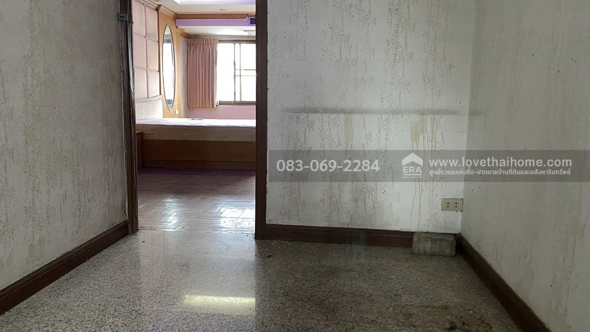 ขายตึกแถว4.5ชั้น ลาดพร้าว107 ใกล้มหาลัย RBAC ซ.ดีสมโชค ค้าขายได้ 24 ชม. พื้นที่20.4ตรว. ราคา4.6ล้าน ราคานี้ถ้าเทียบกับตึกแถวที่อยู่ย่านลาดพร้าวและบางกะปิ ราคาถูกมาก หาไม่ได้แล้ว