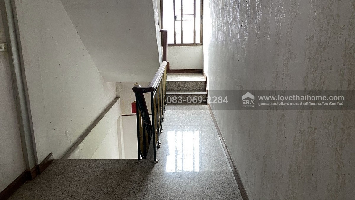 ขายตึกแถว4.5ชั้น ลาดพร้าว107 ใกล้มหาลัย RBAC ซ.ดีสมโชค ค้าขายได้ 24 ชม. พื้นที่20.4ตรว. ราคา4.6ล้าน ราคานี้ถ้าเทียบกับตึกแถวที่อยู่ย่านลาดพร้าวและบางกะปิ ราคาถูกมาก หาไม่ได้แล้ว