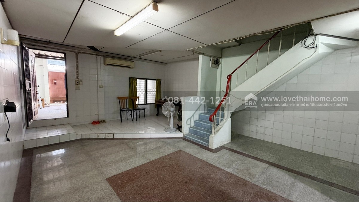 ขายทาวน์เฮ้าส์2ชั้นถนนพระราม9 ซอย13 ซอยโพธิ์หิรัญอุทิศ หมู่บ้านวิจิตชัย พื้นที่ 23 ตรว. ขาย 3.4 ล้านบาท ทำเลใจกลางพระราม9 ใกล้ MRT ศูนย์วัฒนธรรม