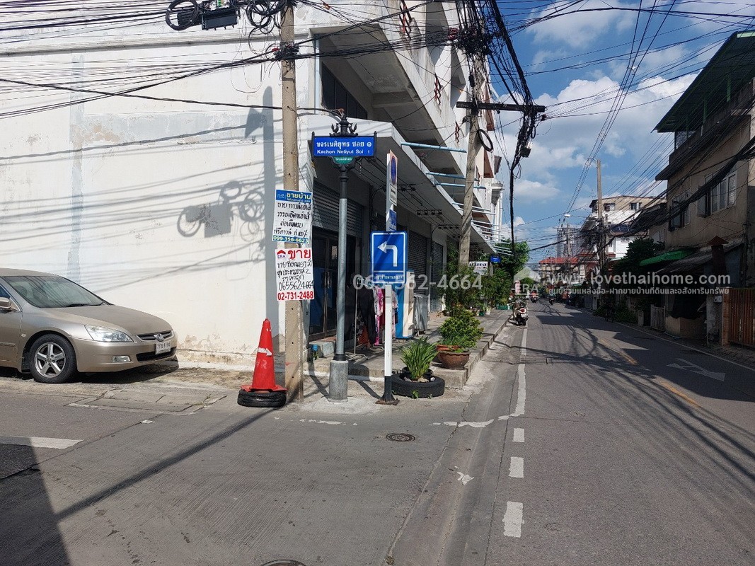 ขายที่ดิน ซอยขจรเนติยุทธ ซ.1 ถนนแจ้งวัฒนะ-ปากเกร็ด5 พื้นที่ 159 ตรว. ขายรวมหรือแบ่งขายได้ เพียง 38,000 บาท/ตรว. จากปากซอยแจ้งวัฒนะ-ปากเกร็ด เพียง 350 เมตร ใกล้ตลาดเทศบาลปากเกร็ด