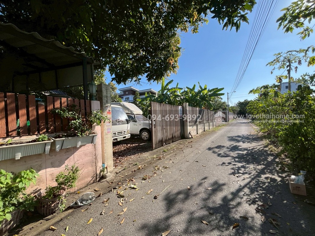 ขายบ้านเดี่ยว ซอยพระยาสุเรนทร์30 แยก6 พื้นที่ 153 ตรว. พื้นที่มากแบบนี้ไม่มีอีกแล้ว ขายเพียง 4.85 ล้านบาทเท่านั้น ทำเลดี ติดถนน 2 ด้าน ใกล้รถไฟฟ้าสายสีชมพู สถานีบางชัน