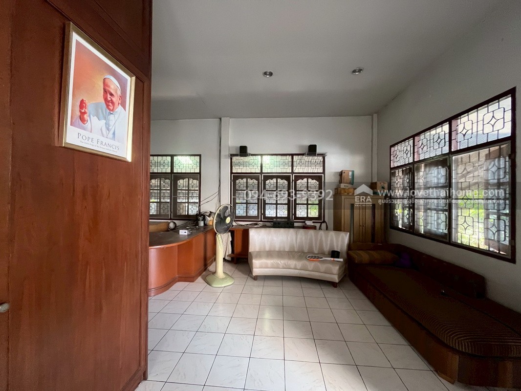 ขายบ้านเดี่ยว ซอยพระยาสุเรนทร์30 แยก6 พื้นที่ 153 ตรว. พื้นที่มากแบบนี้ไม่มีอีกแล้ว ขายเพียง 4.85 ล้านบาทเท่านั้น ทำเลดี ติดถนน 2 ด้าน ใกล้รถไฟฟ้าสายสีชมพู สถานีบางชัน